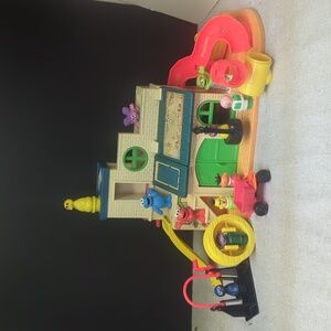 #11 Sesame Street Clubhouse #937, slide & figures, little people Fisher Price
